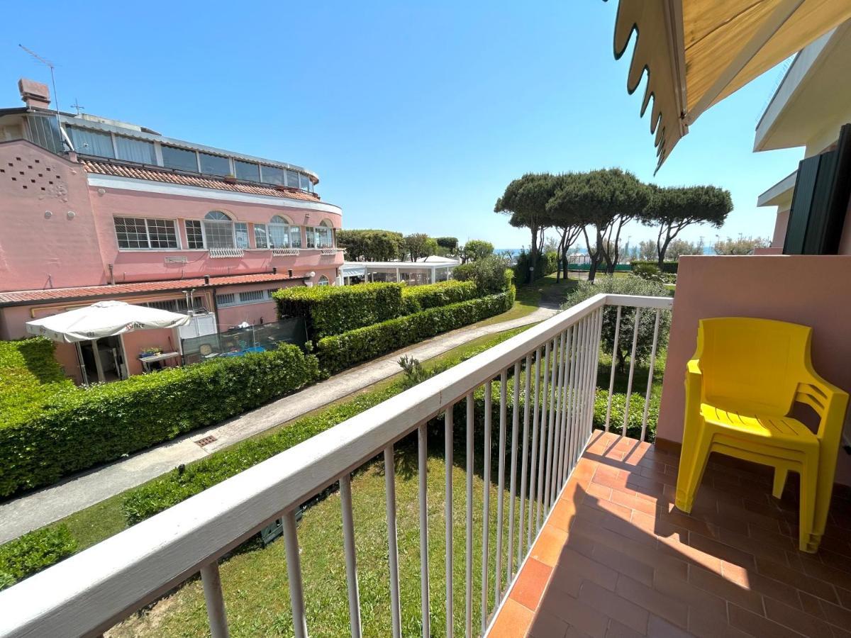 Seaside Terrace & Pool Getaway Apartment Cavallino-Treporti Exterior photo