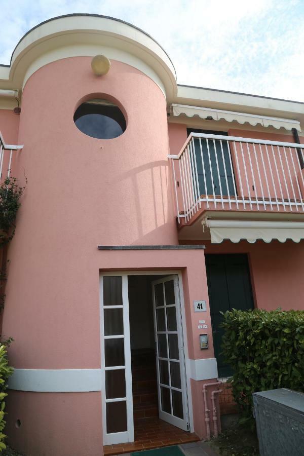 Seaside Terrace & Pool Getaway Apartment Cavallino-Treporti Exterior photo